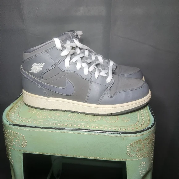 Nike Grey Jordans (7Y or Women's 8) - Picture 1 of 3